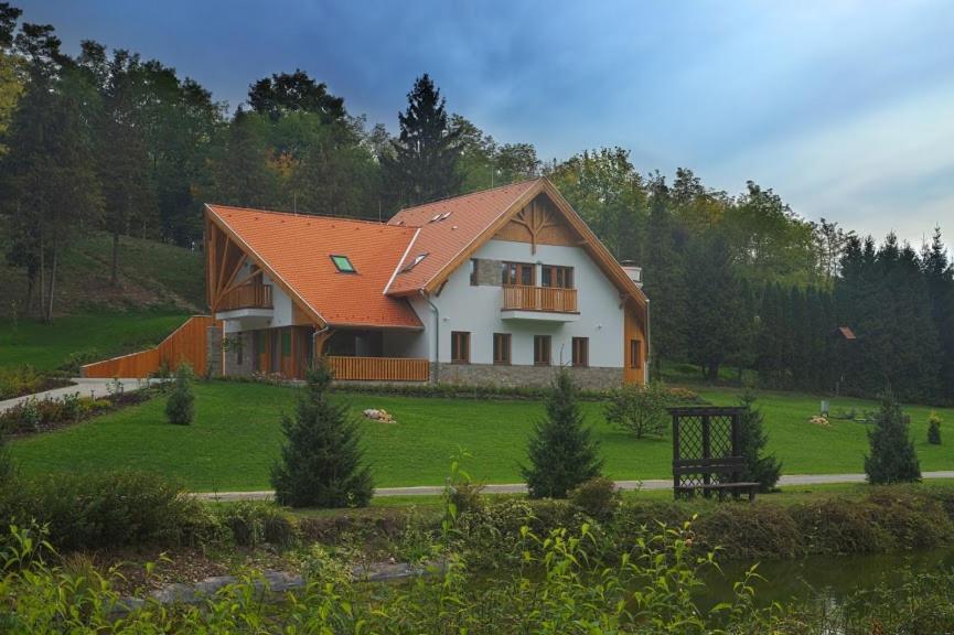 Alirét Vadászház Ságvár Esterno foto